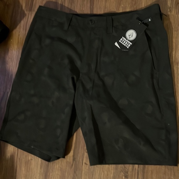 NWT Men Volcom “Mix Frickn Cross Shred 20” Hybrid Cheetah Spotted Shorts 36”x20” - Picture 1 of 7
